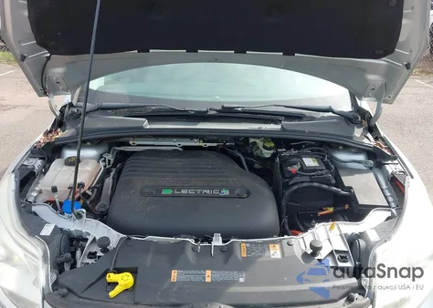 2015 Ford Focus Electric из США, поврежденный, VIN 1FADP3R41FL248968